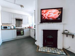 Large 2 Bed in Twickenham High Street