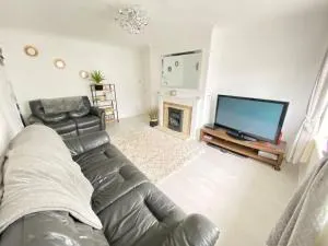 Alton Towers & Foxtail Barns & Oak Barns & Peak District - Cheddleton