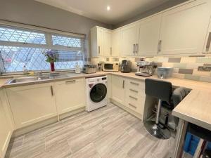 Alton Towers & Foxtail Barns & Oak Barns & Peak District