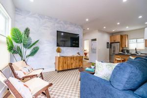 Newly Remodeled Uptown Chic