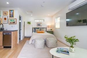 Quaint Studio in Charming Marston Hills