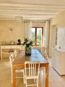 Premier étage dune maison de campagne avec jardin