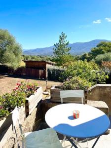 Premier étage dune maison de campagne avec jardin