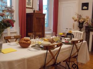 Sejours chez l'habitant LA VIE DE CHATEAU EN TOUTE AMITIE ET SIMPLICITE : photos des chambres