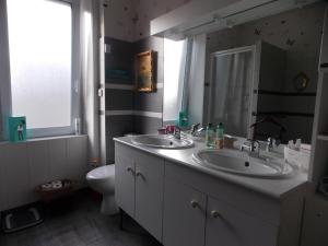 Sejours chez l'habitant LA VIE DE CHATEAU EN TOUTE AMITIE ET SIMPLICITE : photos des chambres