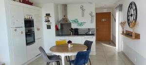 Maisons de vacances Maison t3 duplex avec jacuzzi : photos des chambres