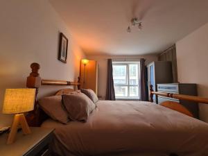 Centrally Located MCR Modern Apartment