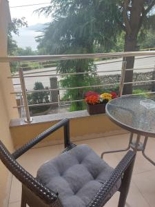 Lovely apartment with a private terrace and sea view