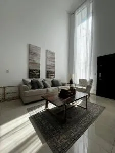 Lujosa casa con piscina - Escazú