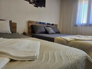 Sara Family Home - Vevcsani