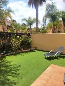 Bajo con una terraza espectacular al lado de la playa y con acceso directo a la piscina! - Los Amarguillos