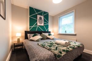 Trendy 4 Bedrooms-Sleeps 8-Long Term Disc-Driveway