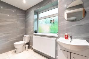 Comfort 4 Bedrooms-Sleeps 8-Long Term Disc-Driveway