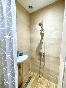 Bohemian Bright & Calm 2BR - Top center - Private Balcony