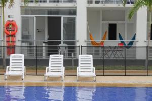 Apartaestudio con balcón a la piscina