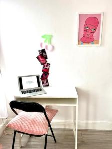 Four Bed House with Garden and Parking in the city centre