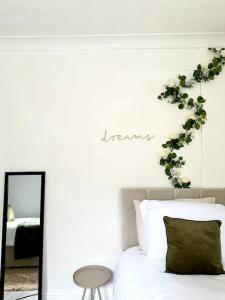 Four Bed House with Garden and Parking in the city centre