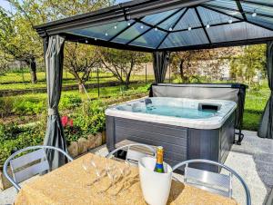 Maisons de vacances Le Cemarose: spa, jardin, terrasse et jolie vue au coeur d'Epernay : photos des chambres
