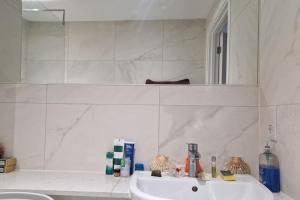 Stylish and spacious new flat