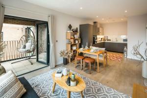 16 minutes Walk To London Eye, Shard View and Balcony