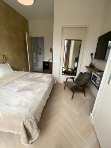 Gorgeous room near Haarlem Station, city center