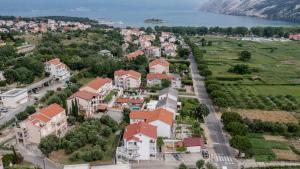 Apartments with a parking space Lopar, Rab - 22558 