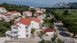 Apartments with a parking space Lopar, Rab - 22558 