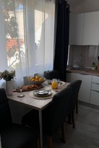 Apartments with parking space Trogir - 12152
