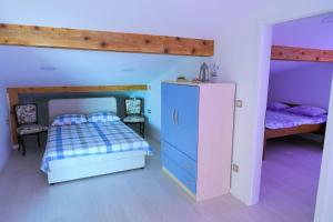 Apartments with a parking space Rijeka - 23345