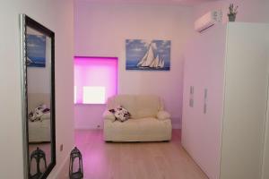 Apartments with parking space Rijeka - 23345