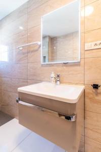 Family-friendly apartments with swimming pool Kastel Stari, Kastela - 23348