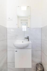 Family-friendly apartments with swimming pool Kastel Stari, Kastela - 23348