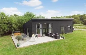 Amazing Home In Væggerløse With Kitchen - Marrebæk