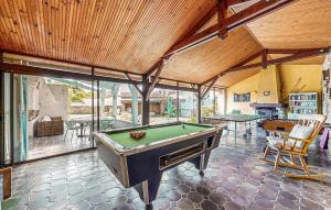 Maisons de vacances 4 Bedroom Stunning Home In Escos : photos des chambres