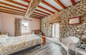 Maisons de vacances 4 Bedroom Stunning Home In Escos : photos des chambres