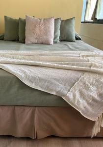 Berdina casa estilo loft con jardín, parrilla y cochera a 3 cuadras de la plaza de Chacras de Coria