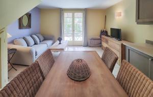 Maisons de vacances Amazing Home In Saint-Laurent-De-La-Cabrerisse : photos des chambres