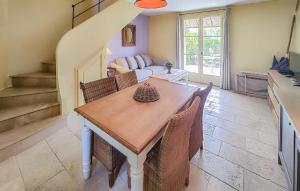 Maisons de vacances Amazing Home In Saint-Laurent-De-La-Cabrerisse : photos des chambres