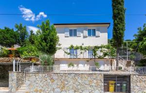 4 Bedroom Stunning Home In Omisalj