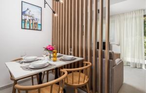 Gorgeous Apartment In Omisalj 