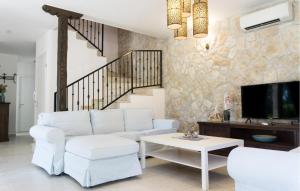 Nice Home In Smoljanci With Wifi 