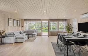 3 Bedroom Amazing Home In Hals