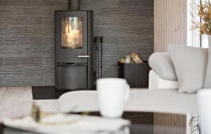 3 Bedroom Amazing Home In Hals