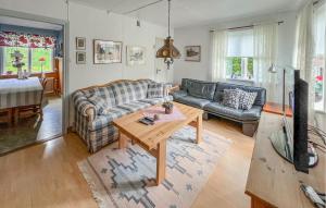 4 Bedroom Amazing Home In Sysslebäck