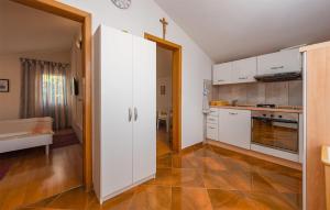 Awesome Apartment In Vir With Wifi