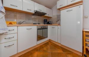 Awesome Apartment In Vir With Wifi