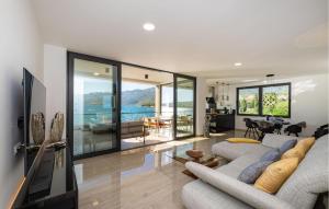 Gorgeous Apartment In Rovanjska