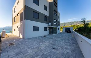 Gorgeous Apartment In Rovanjska