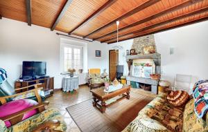 Maisons de vacances Nice Home In Plouagat With Wifi : photos des chambres