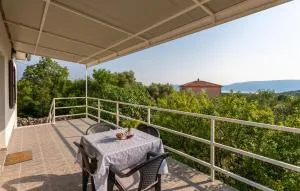 2 Bedroom Nice Apartment In Skrbcici - 斯科比西奇